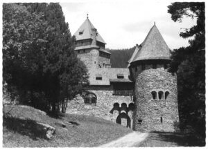 Burg in schwarz-weiss  späte 1960er Jahre