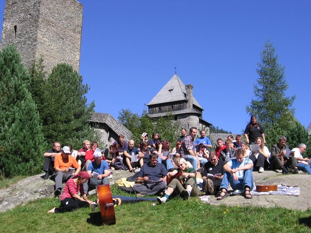 Gottesdienst vor der Burg